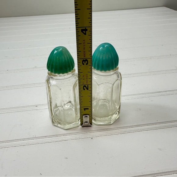 Hazel Atlas Vintage Salt and Pepper Shaker Set with Teal Lids - Picture 3 of 10